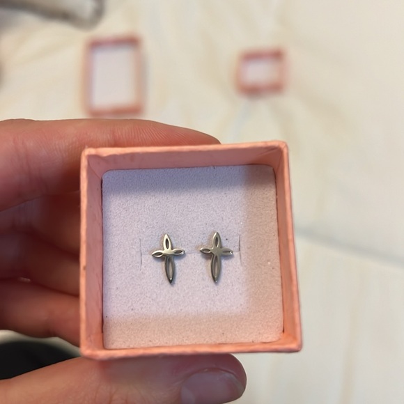NWOT Silver cross necklace and earrings - Picture 4 of 5